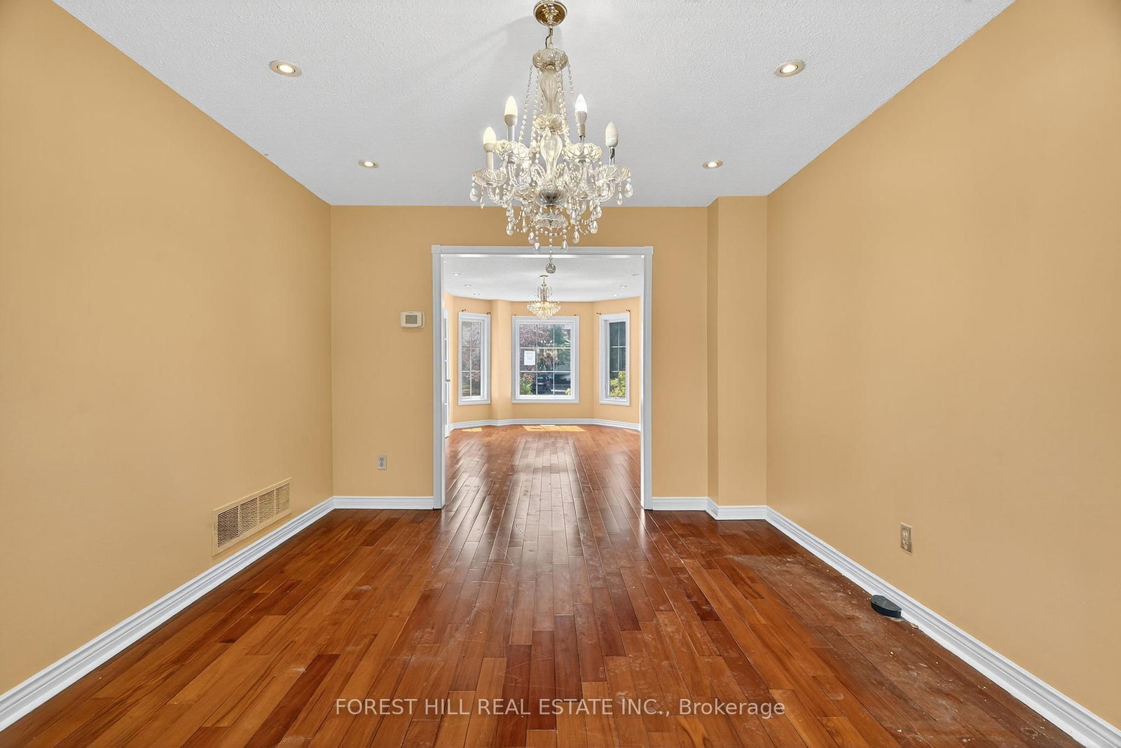 Detached House sold at 1345 Sir David Drive, Oakville, Ontario, L6J 6V5 - Clearview - MLS: W12325563