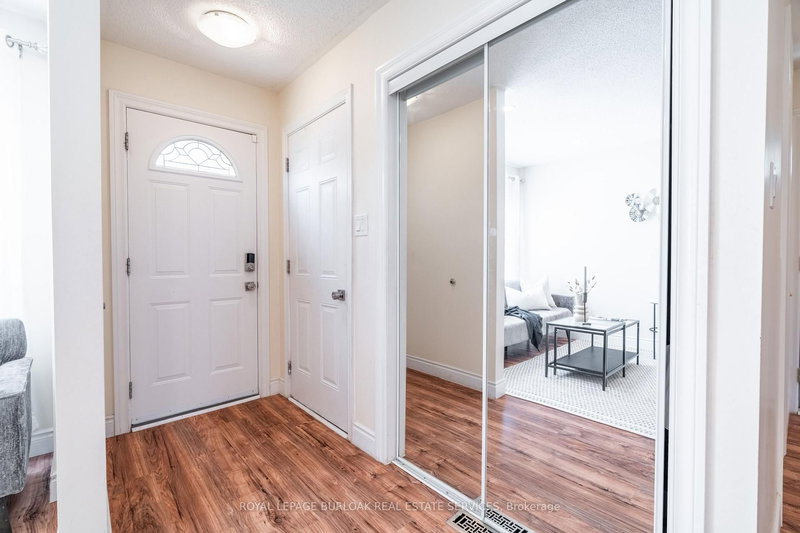 522 Roseheath Dr, Milton, L9T 4V6 | Image 3