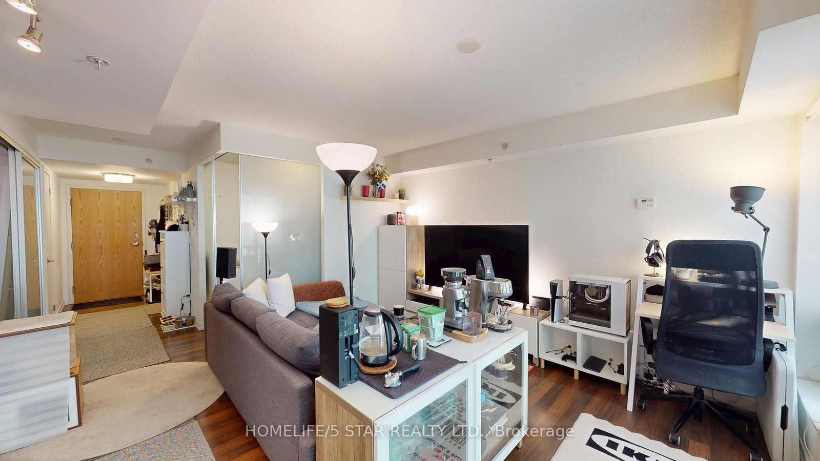 Listing Image 3