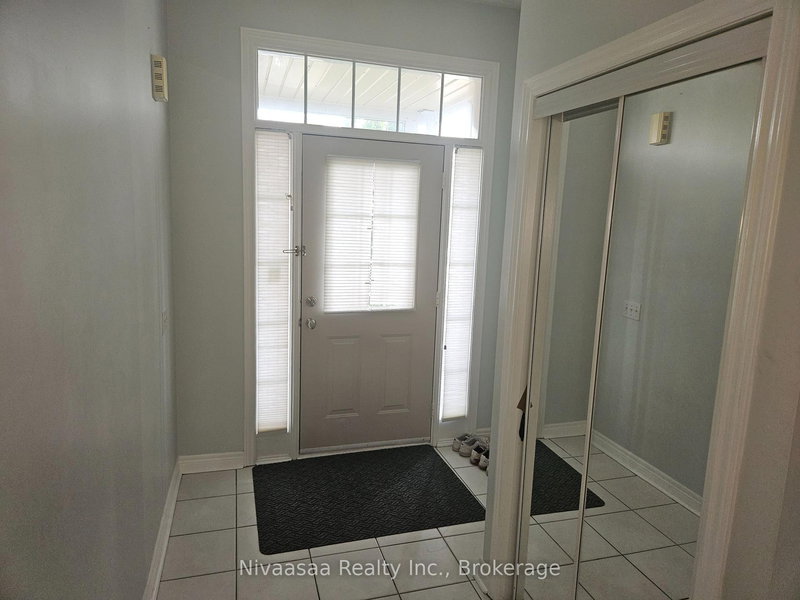 926 Ledbury Cres, Mississauga, L5V 2P8 | Image 3