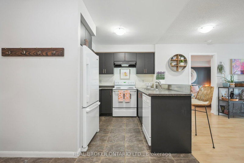 608 - 185 Legion Rd N, Toronto, M8Y 0A1 | Image 2