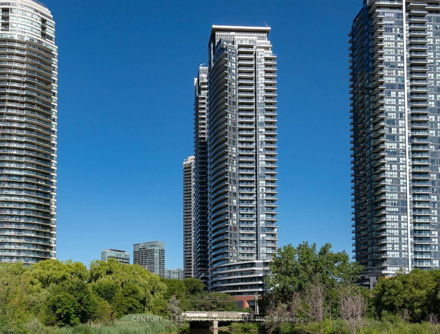 811 - 2212 Lake Shore Boulevard W