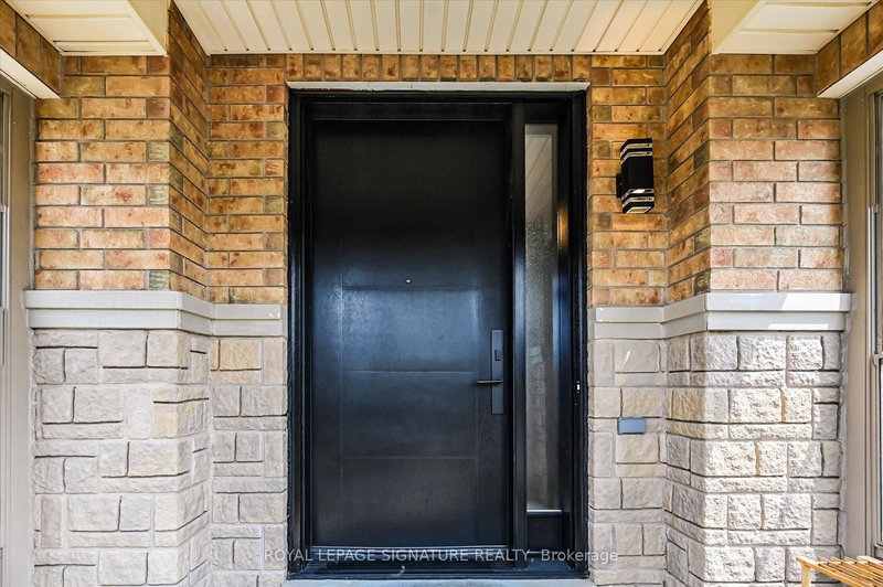 5 Thornbush Blvd, Brampton, L7A 3X9 | Image 2