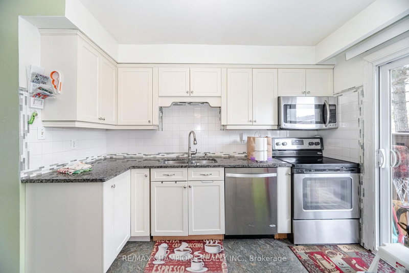 17 - 3525 Brandon Gate Dr, Mississauga, L4T 3M3 | Image 2