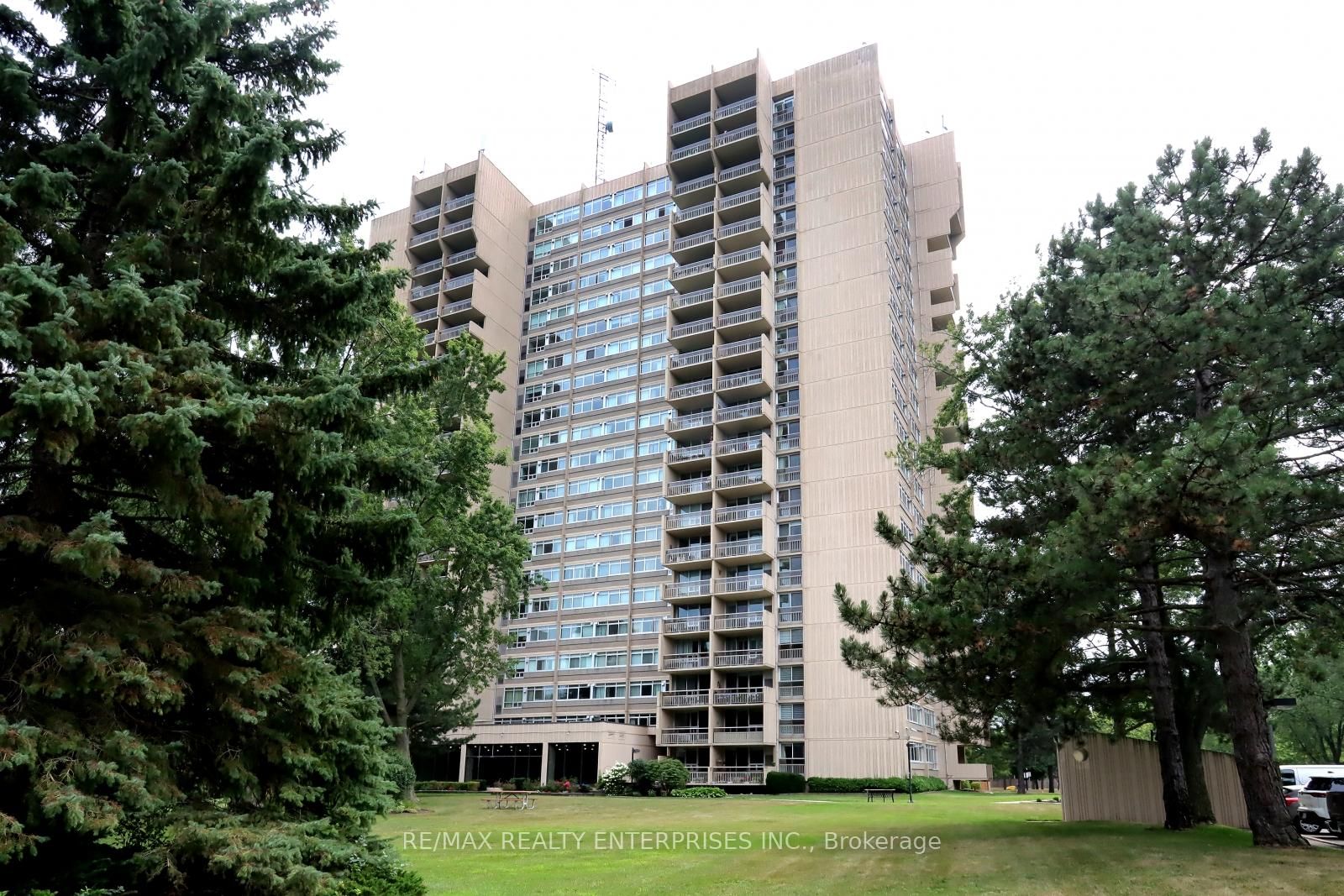 1359 White Oaks Oakville,ON L6H 2R8 — Photo 2