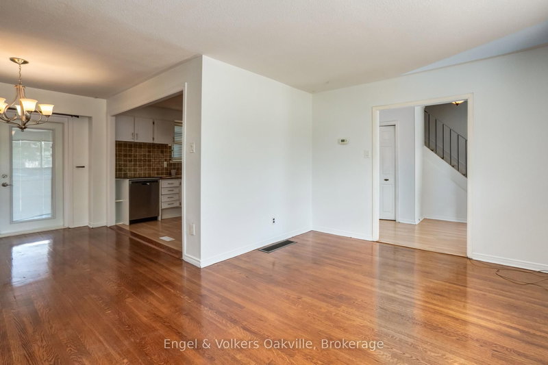 6 Monaco Crt, Toronto, M3N 1R8 | Image 2