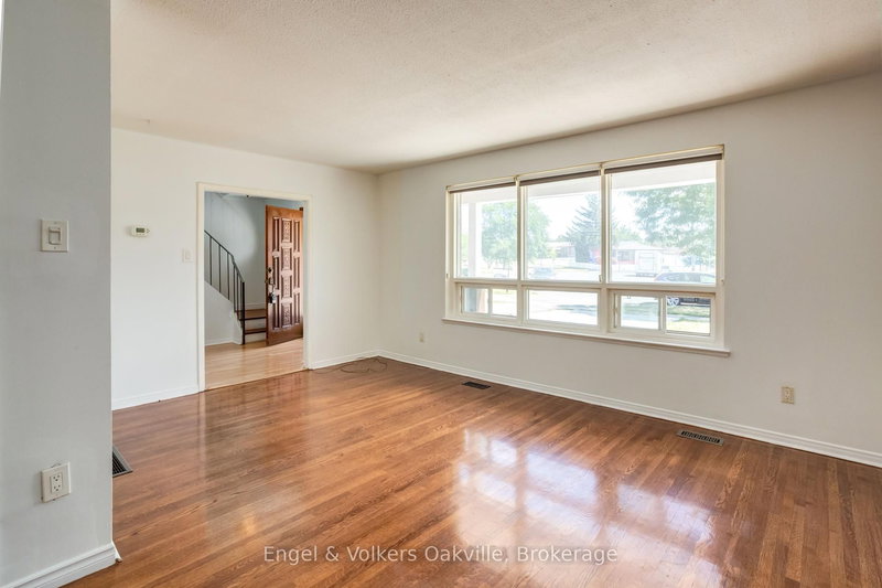 6 Monaco Crt, Toronto, M3N 1R8 | Image 3