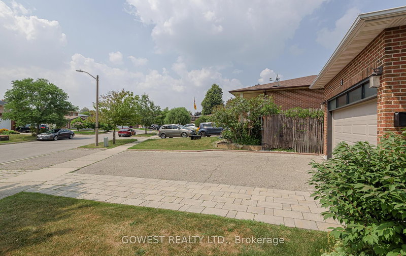 Bsmt - 3 Pottery Cres, Brampton, L6S 3S2 | Image 3