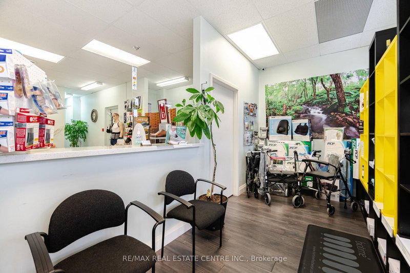 8 - 5291 Lakeshore Rd, Burlington, L7L 1C7 | Image 3