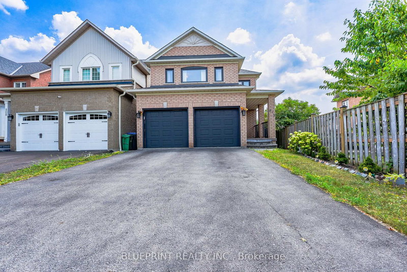 812 Knotty Pine Grve, Mississauga, L5W 1K2 | Image 2