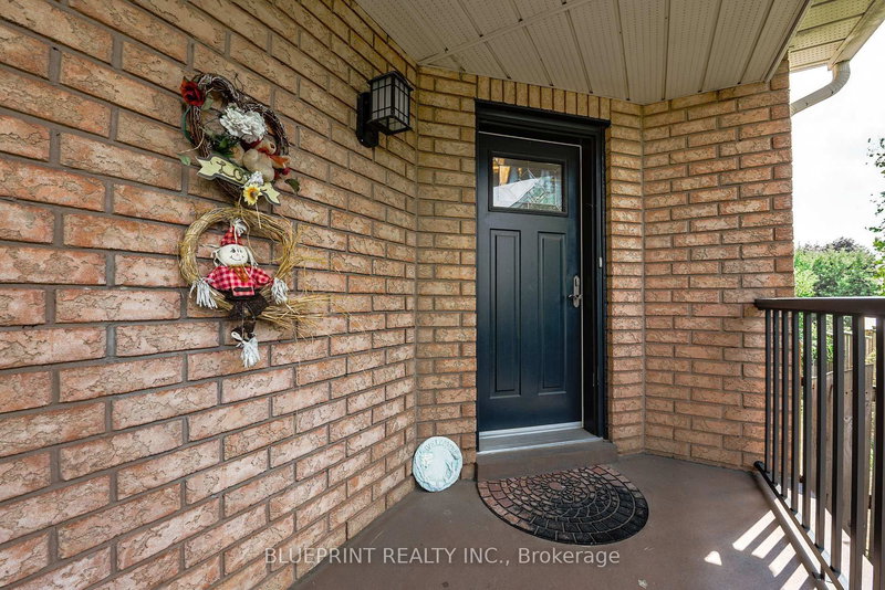 812 Knotty Pine Grve, Mississauga, L5W 1K2 | Image 3