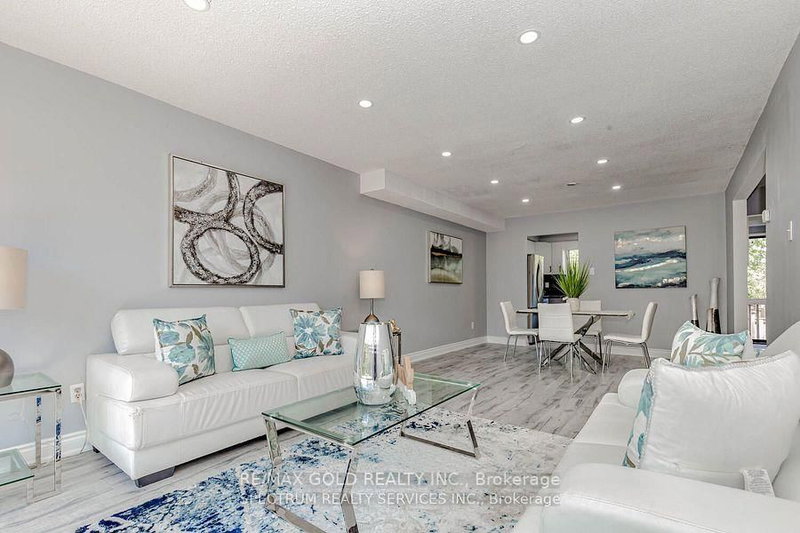 8 Norbrook Cres, Toronto, M9V 4P7 | Image 2