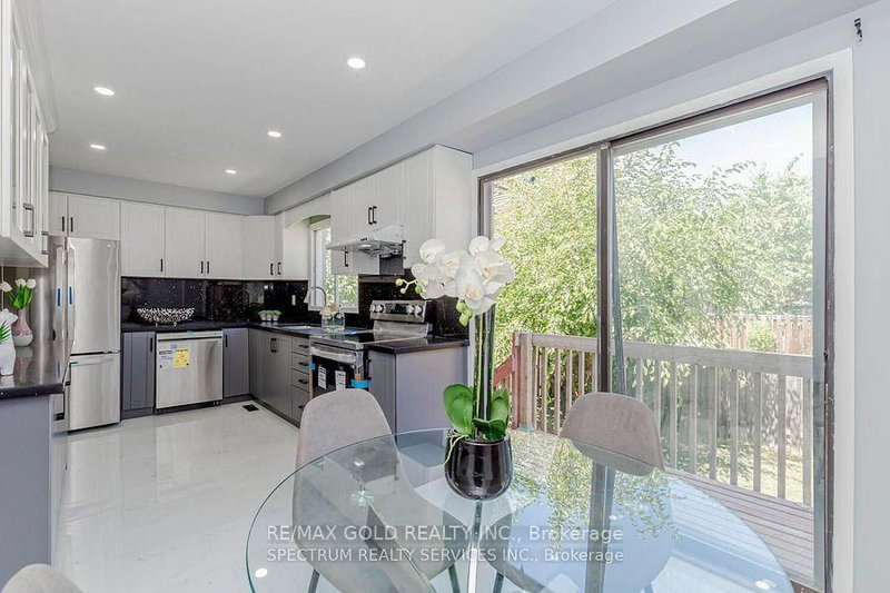 8 Norbrook Cres, Toronto, M9V 4P7 | Image 3