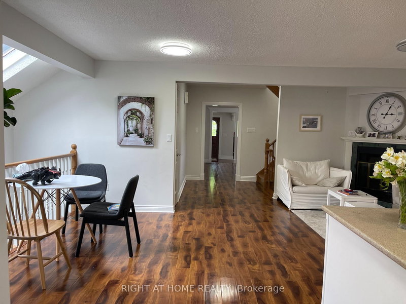 435 Maple Ave, Oakville, L6J 2J2 | Image 2