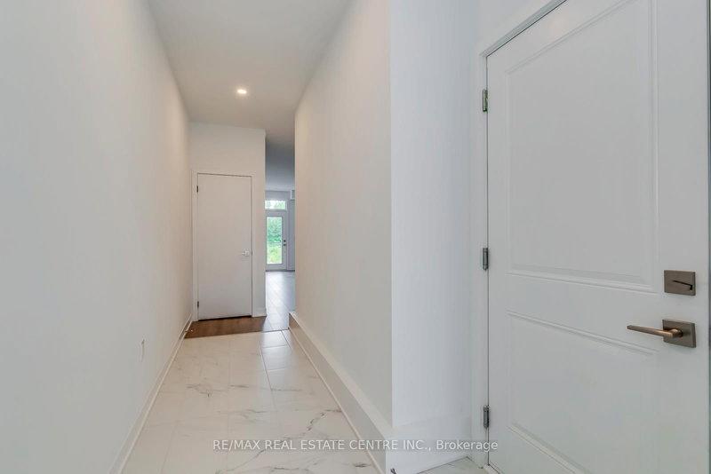 3049 Trailside Dr, Oakville, L6M 5R5 | Image 3