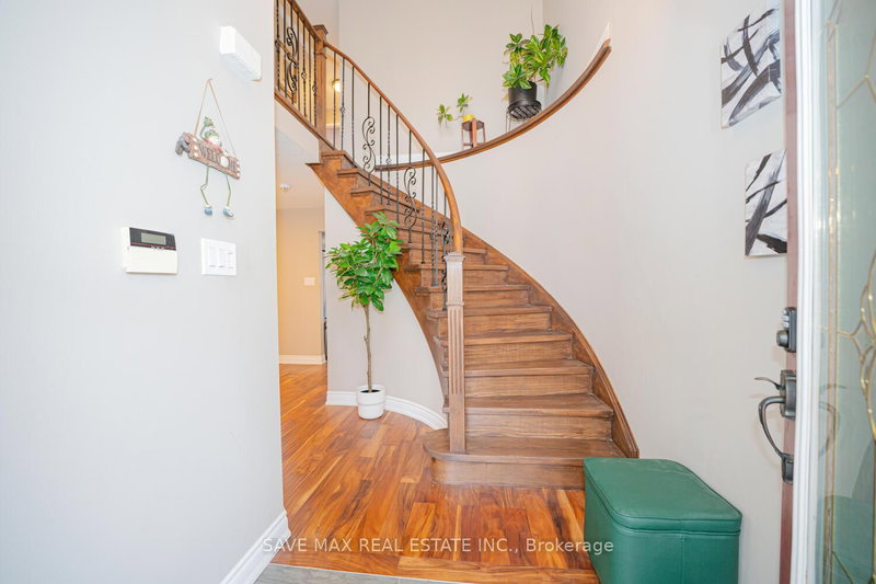 82 Belmont Blvd, Halton Hills, L7G 6E7 | Image 2