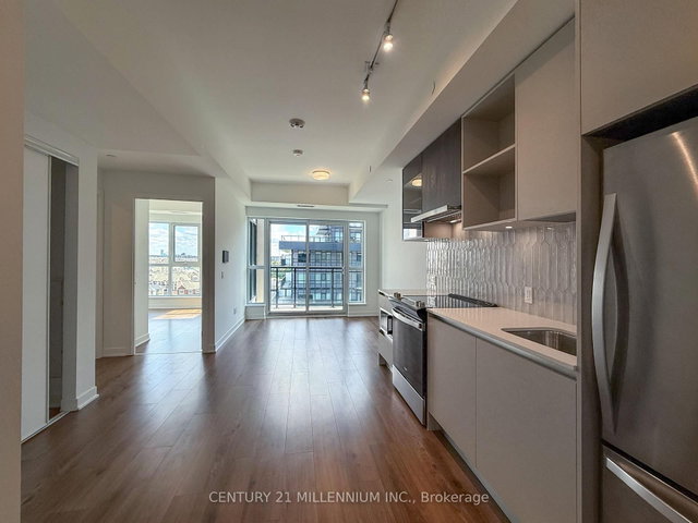 810 - 405 Dundas Street W