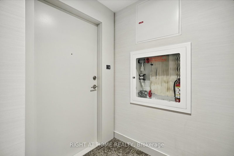803 - 215 Veterans Dr S, Brampton, L7A 4S6 | Image 3
