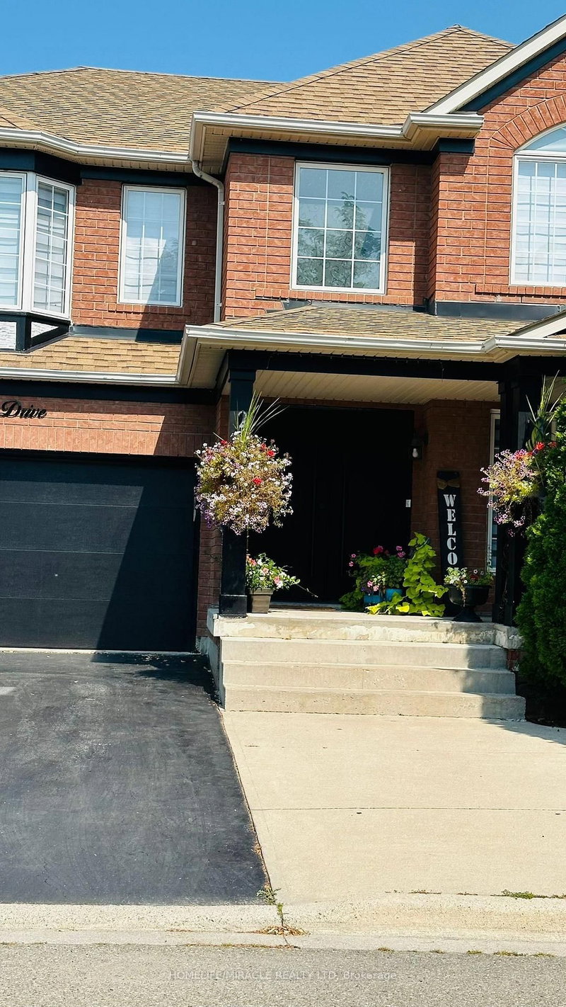 28 Bowsfield Dr, Brampton, L6P 1A6 | Image 2