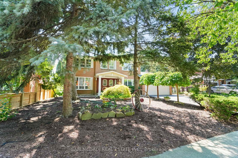 2032 Shannon Dr, Mississauga, L5H 3W3 | Image 3