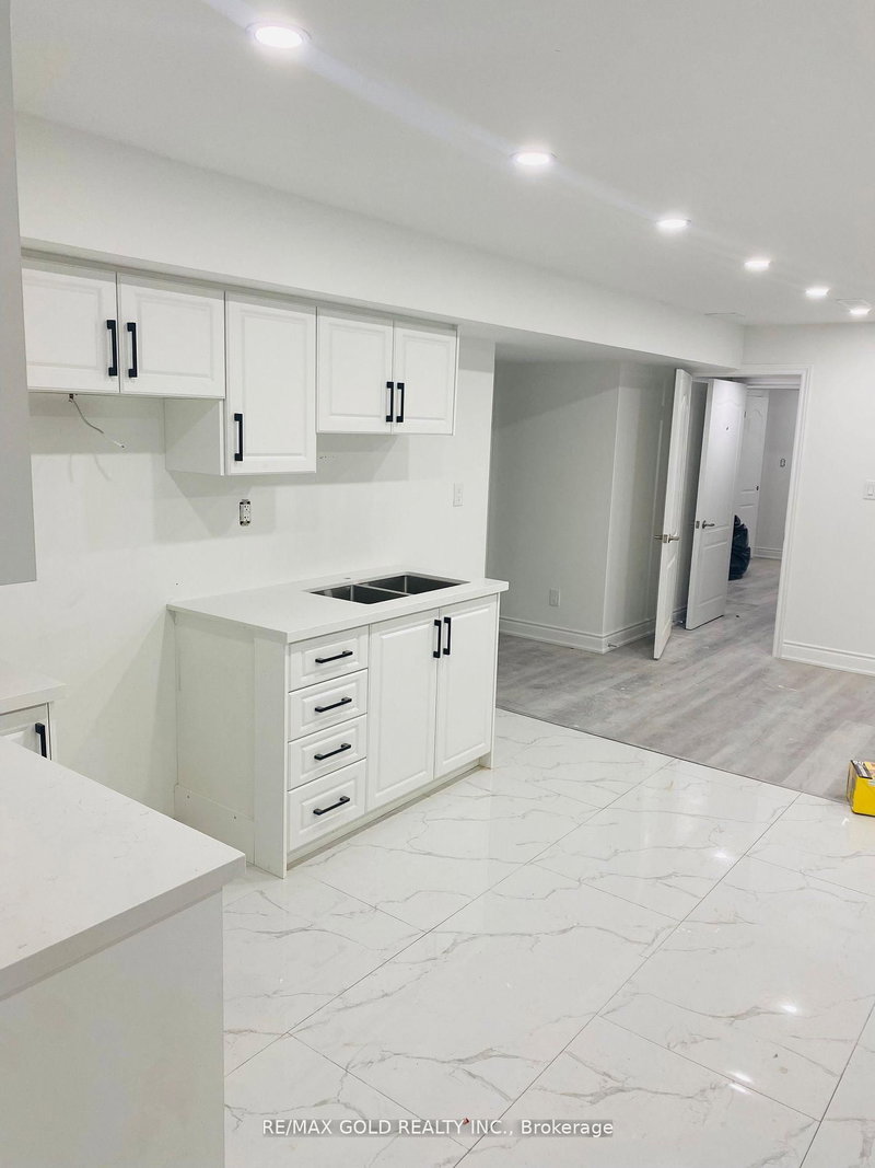 BSMT - 9 Sugar Pearl Rd, Brampton, L6Z 0K5 | Image 2