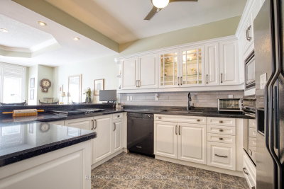 23 Ellen Mississauga,ON L5M 1R8 — Photo 9