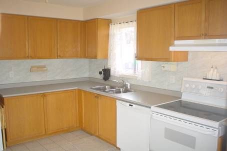 4 Carabram Crt, Brampton, L6X4M3 | Image 2