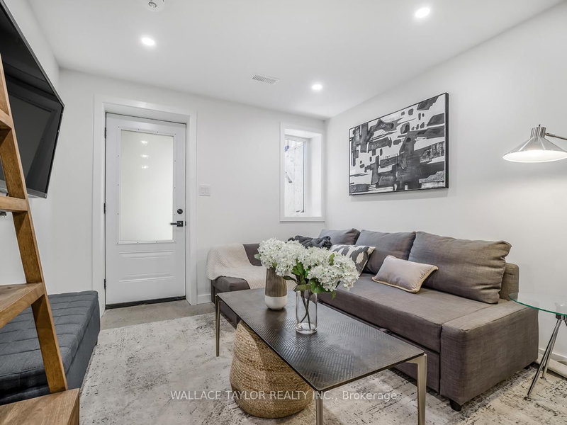 Lower - 193 Perth Ave, Toronto, M6P 3X7 | Image 2