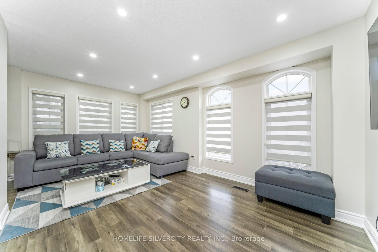 Listing Image 12
