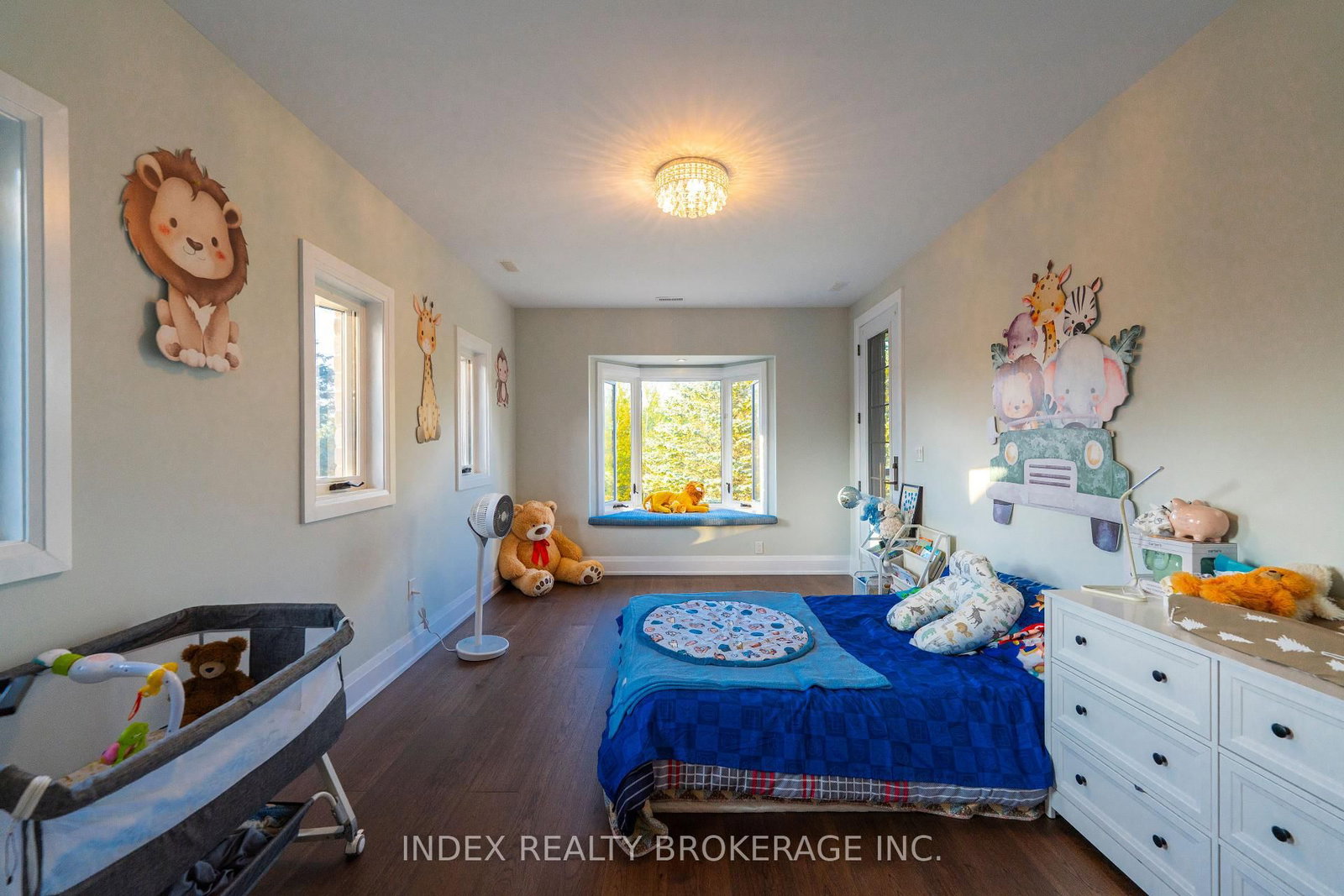 Listing Image 19