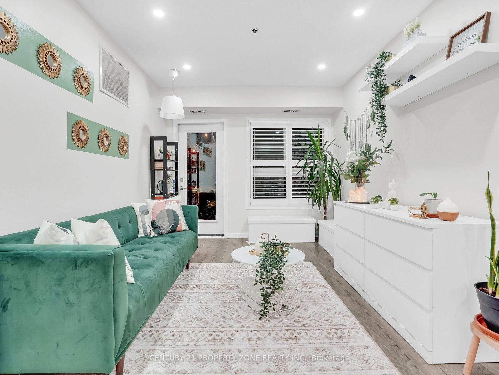 Listing Image 10