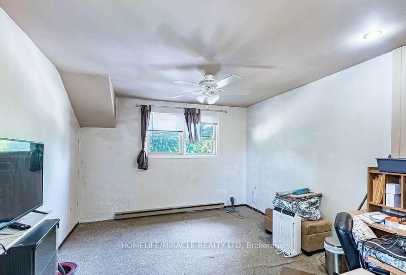 Listing Image 17