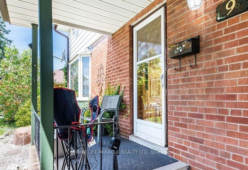 9 Crestview Ave, Brampton, L6R 2R7 | Image 3