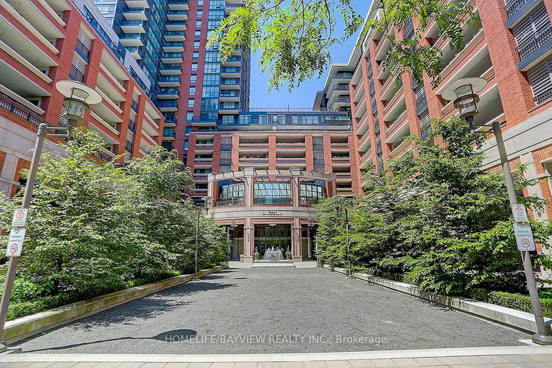 2204 - 830 Lawrence Avenue W
