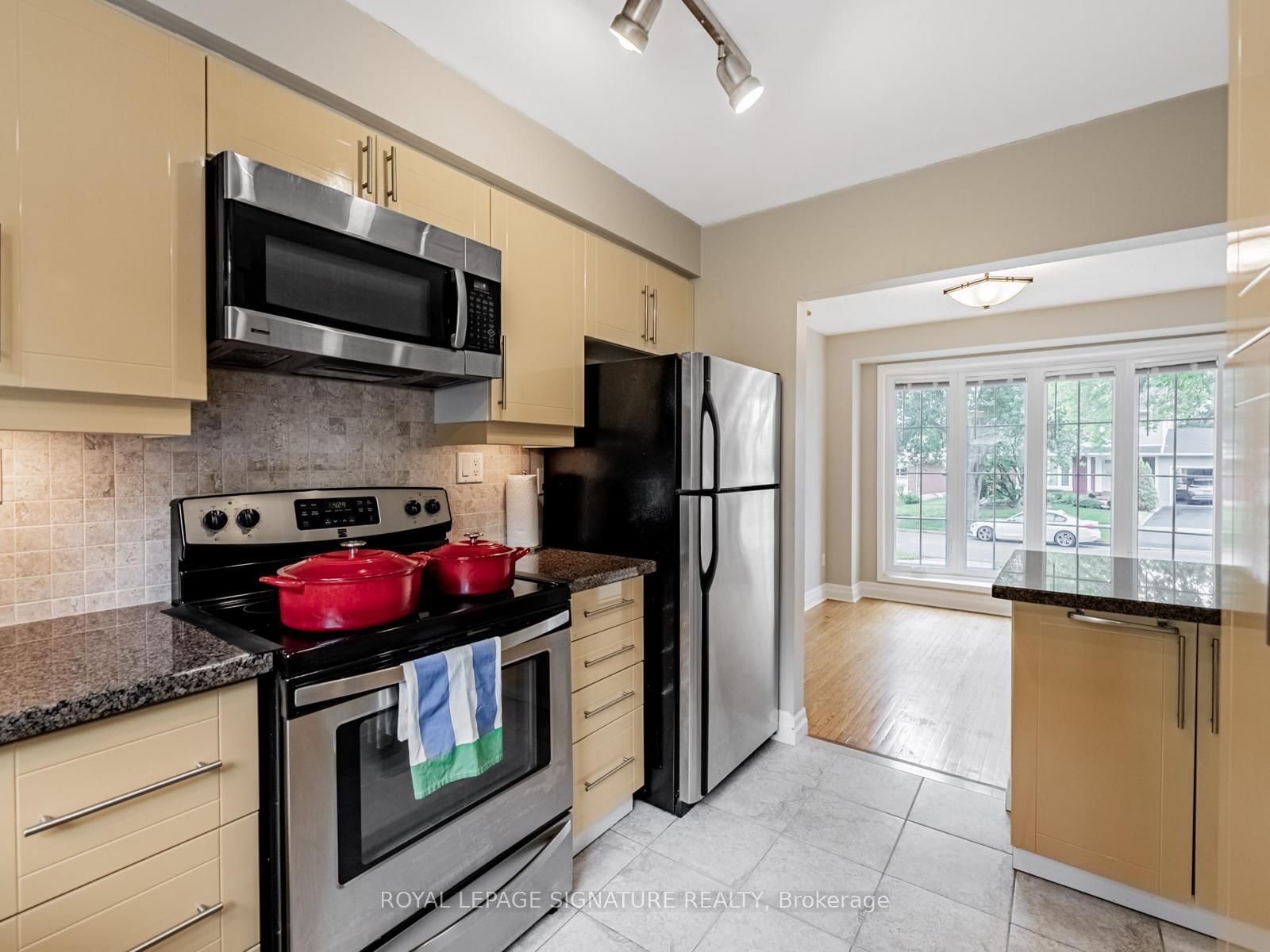 Listing Image 10