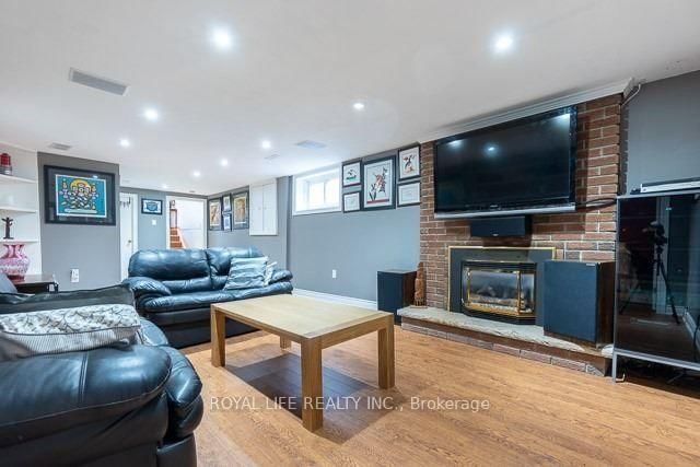 Listing Image 14