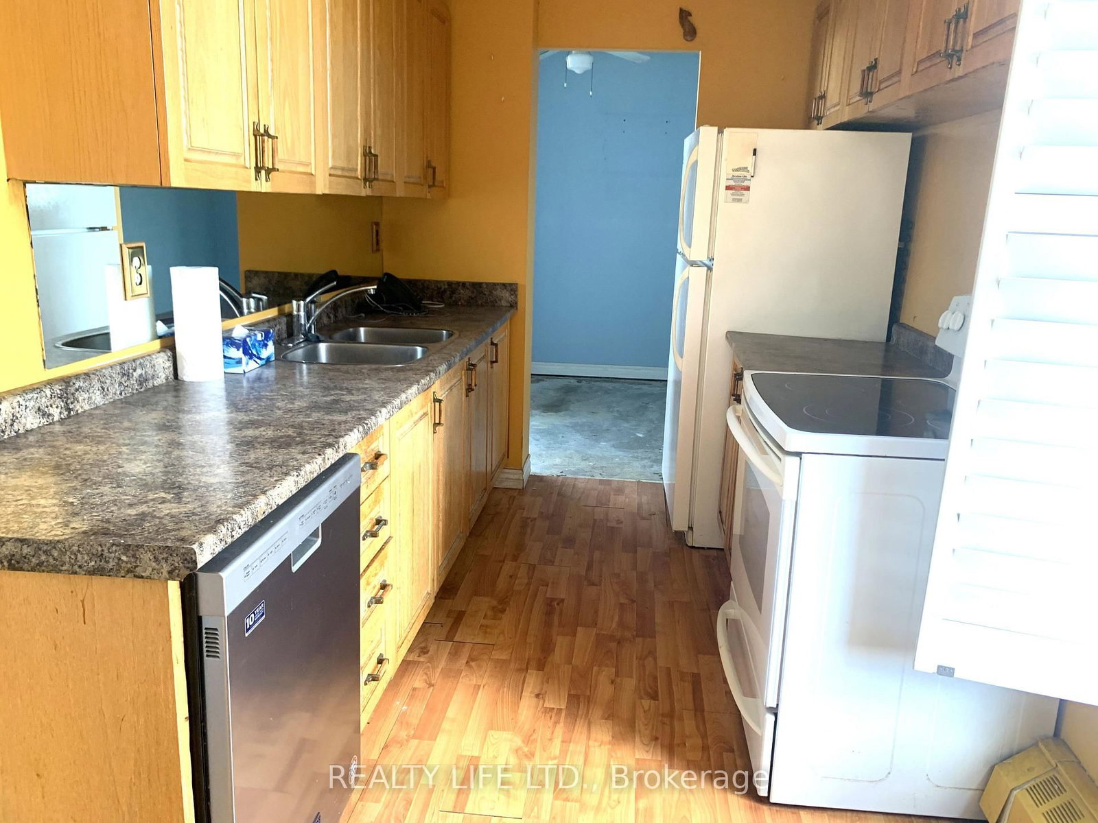 Listing Image 4