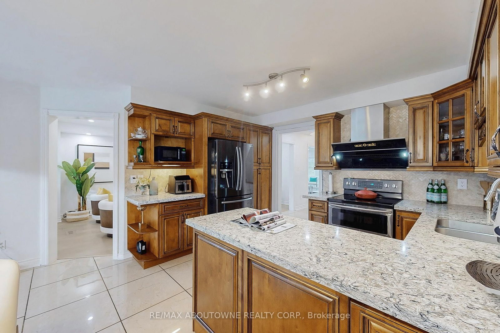 Listing Image 14