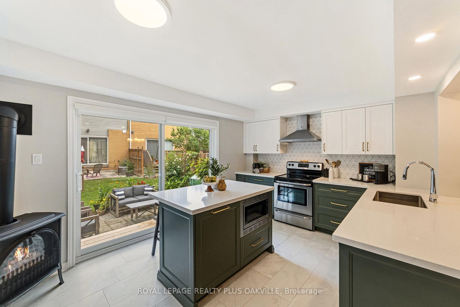 Listing Image 11