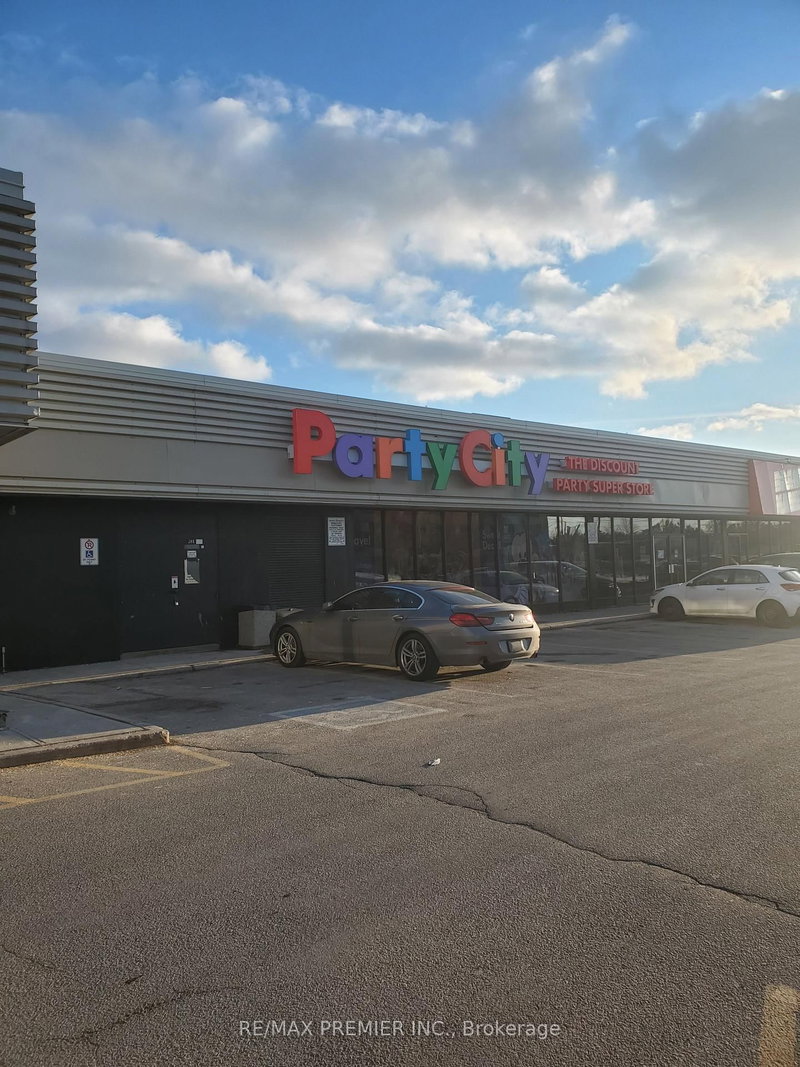 F - 39 Orfus Rd, Toronto, M6A 1L7 | Image 3