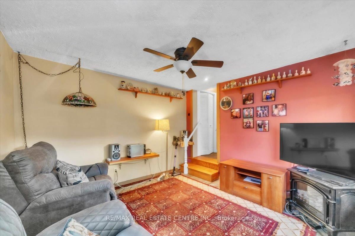 Listing Image 17