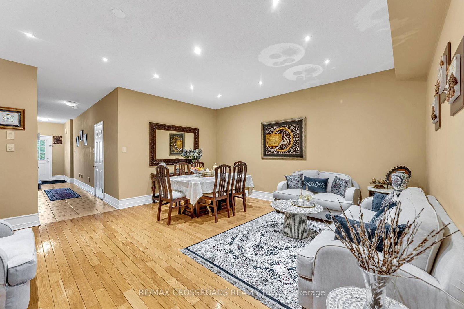 Listing Image 3