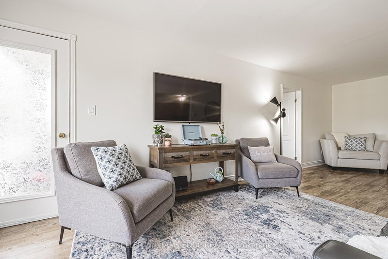 30 - 3050 Pinemeadow Dr, Burlington, L7M 3X5 | Image 2