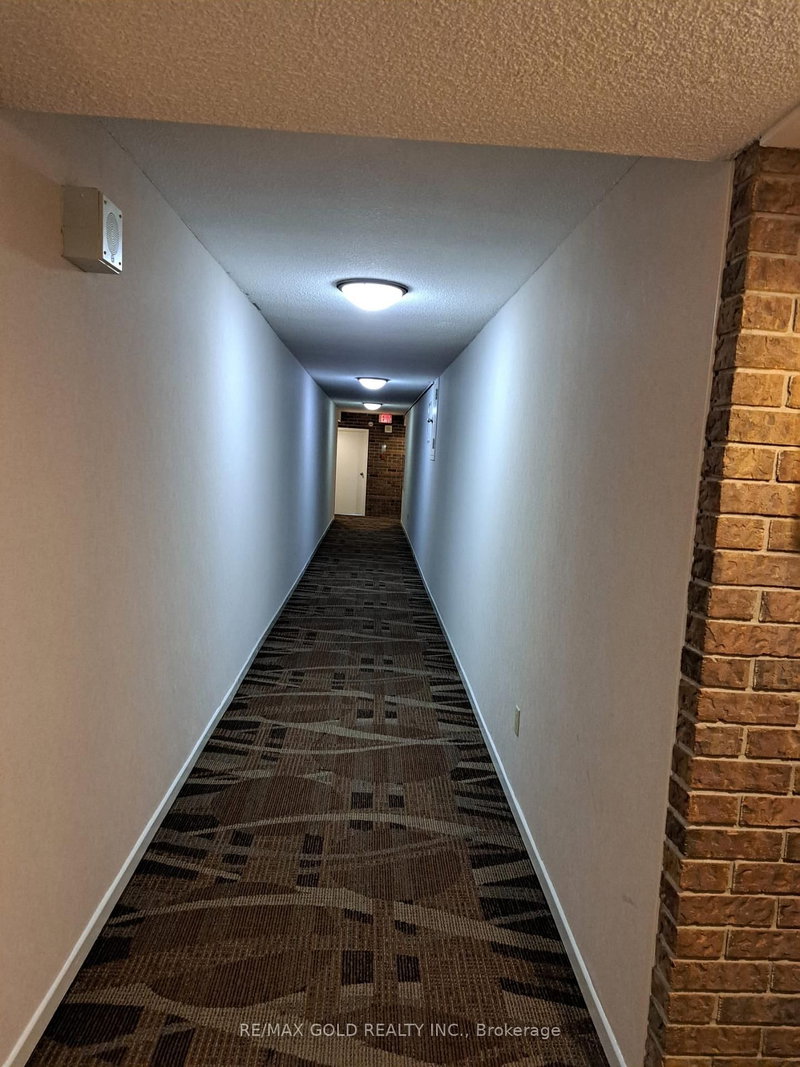 911 - 3 Lisa St, Brampton, L6T 4A2 | Image 3