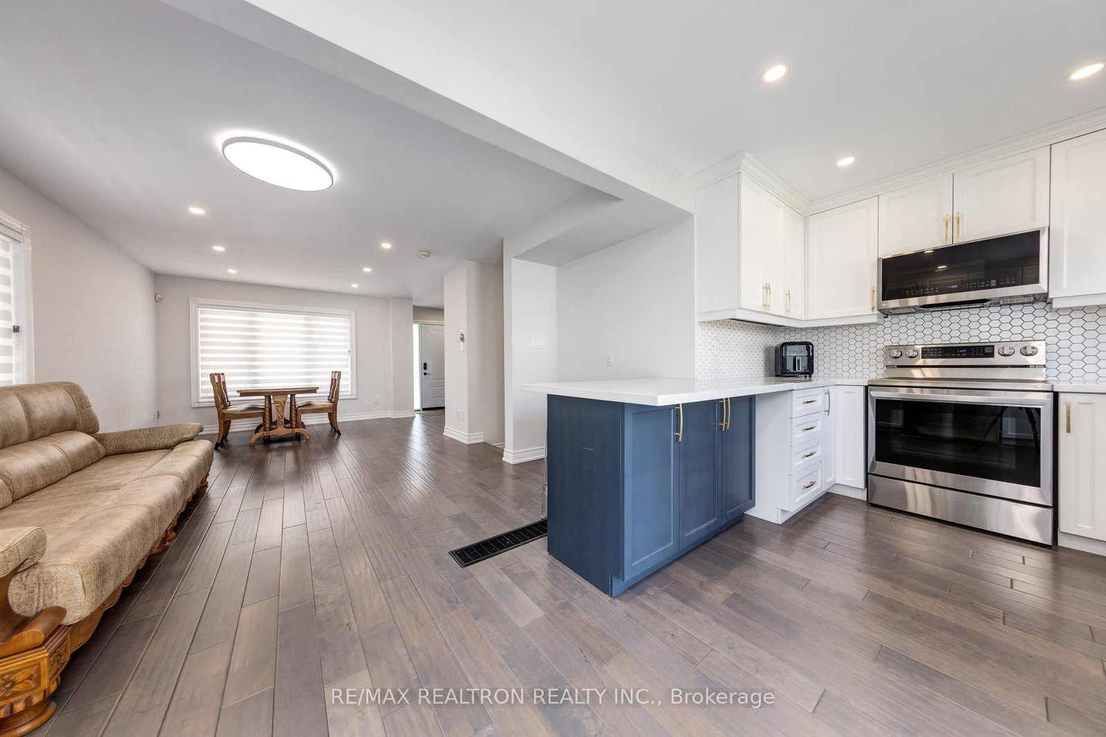 Listing Image 15