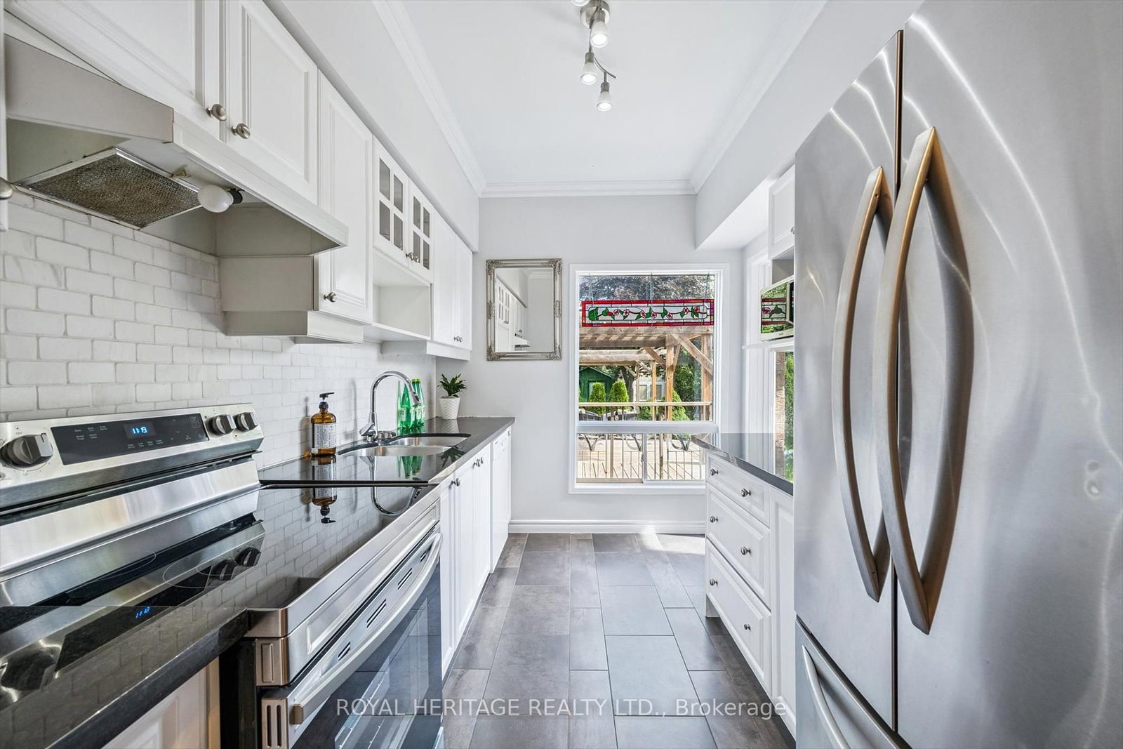 Listing Image 9