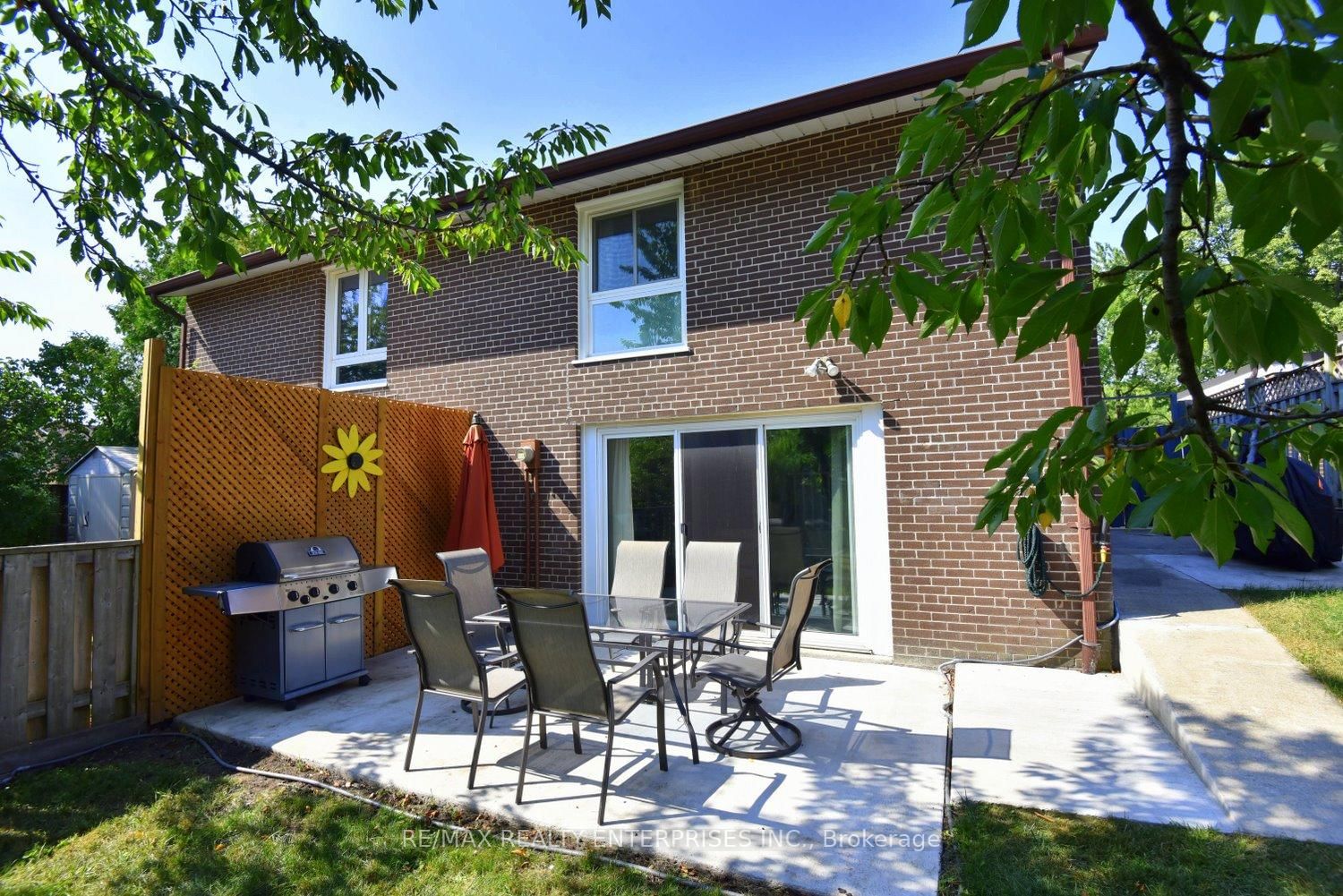 Listing Image 4