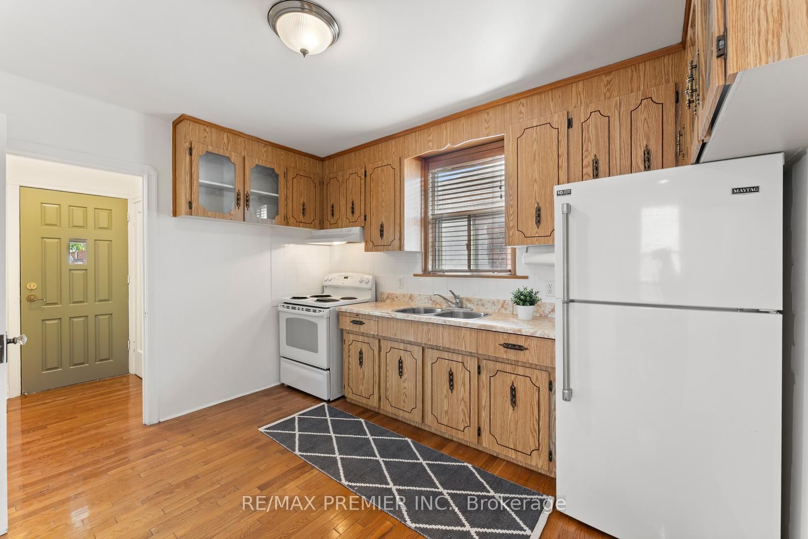 Listing Image 11