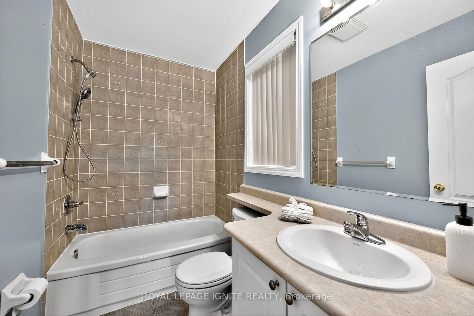 Semi-Detached House sold at 74 Dwyer Drive, Brampton, Ontario, L6S 0B1 - Gore Industrial North - MLS: W12377260
