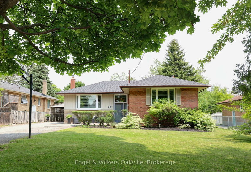 465 Fourth Line, Oakville, L6L 5A6 | Image 2